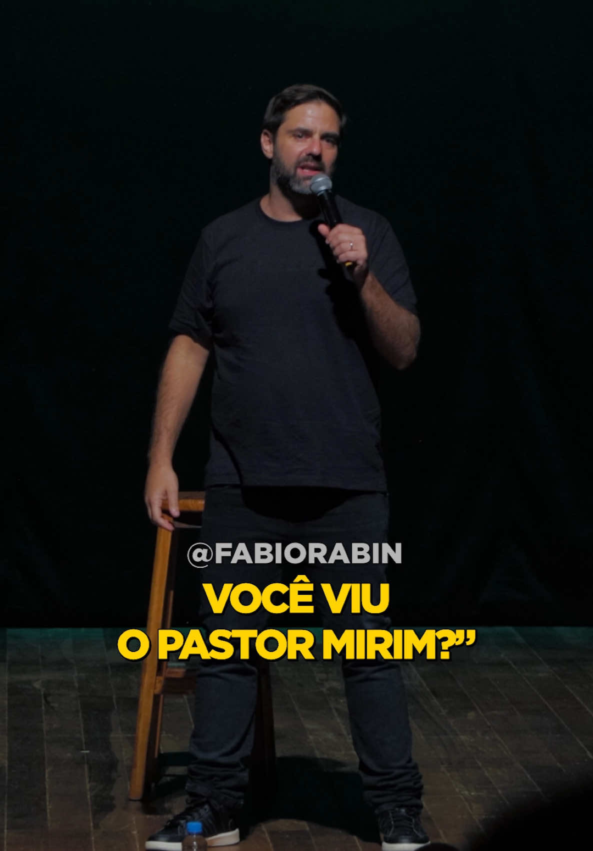 O Pastor Mirim… Vídeo Novo no canal ▶️ link nos stories 🔥 Próximos shows : 🗓️ 03/05 – Sábado - Criciúma/ SC 📌 TEATRO CRICIÚMA ELIAS ANGELONI- 20hs  EM MAIO SHOW EM DUBAI  🗓️ 08/05 – Sexta – Dubai/AE 📌 Swiss International Scientific School – 20h30min Em Maio turnê na AUSTRÁLIA 🇦🇺  🗓️ 11/05 – Domingo – Sydney/AU  📌 Factory Theatre – 19h45min  🗓️ 13/05 – Terça – Melbourne/AU  📌 The Comic’s Lounge 19hs  🗓️ 14/05 – Quarta – Perth/AU  📌 Comedy Lounge WA - 19HS  🗓️ 16/05 – Sexta - Gold Coast/AU  📌 Broadbeach Cultural Centre – 21hs  🗓️ 18/05 – Sábado – Brisbane/AU  📌 The Sit Down Comedy Club – 19HS  E volto em maio ! 🇧🇷  🗓️ 22/05 – Quinta - Santo André/SP 📌 Hillarius ABC – 21hs 🗓 23/05 – Sexta – São Paulo/SP  📌 Teatro das Artes -23hs 🗓️ 29/05 – Quinta - Mogi das Cruzes/SP 📌 HAHA House Comedy – 21hs 🗓️ 05/06 – Quinta - Diadema/SP 📌 Teatro Clara Nunes – 21hs 🗓️ 07/06 – Sábado - Pirassununga/SP 📌 Centro de Convenções Prof. Dr. Fausto Victorelli – 20hs 🗓️ 14/06 – Sábado - Poços de Caldas/MG 📌 Teatro da Urca – 20hs 🗓️ 19/06 – Quinta - Biguaçu/SC 📌 Ryba Bar Comedy – 21hs 🗓️ 21/06 – Sábado - Jundiaí/SP 📌 Teatro Polytheama – 20hs 🗓️ 28/06 – Sábado - Juiz de Fora/MG 📌 Teatro Solar – 19hs Ingressos one link na bio ou em Fabiorabin.com.br . #fabiorabin  #standup  #pastormirim  #migueloliveira  #pablomarçal  #crente  #humordodia  #brasileirosemdubai  #brasileirosnaaustralia 