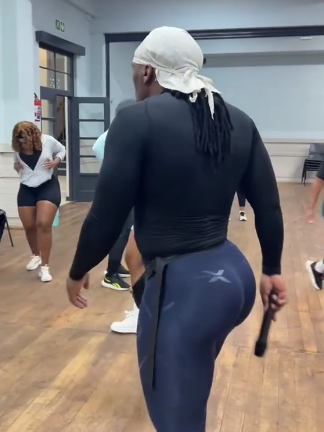 king of Squat 👑  #kingofsquats #glutesworkout #fitnessmotivation #exercises #fitnessmotivation #Fitness #gym #sentadillas #agachamento #academia #squats #exerciciosparaemagrecer #exerciciosemcasa #southafrica #viralvideos 