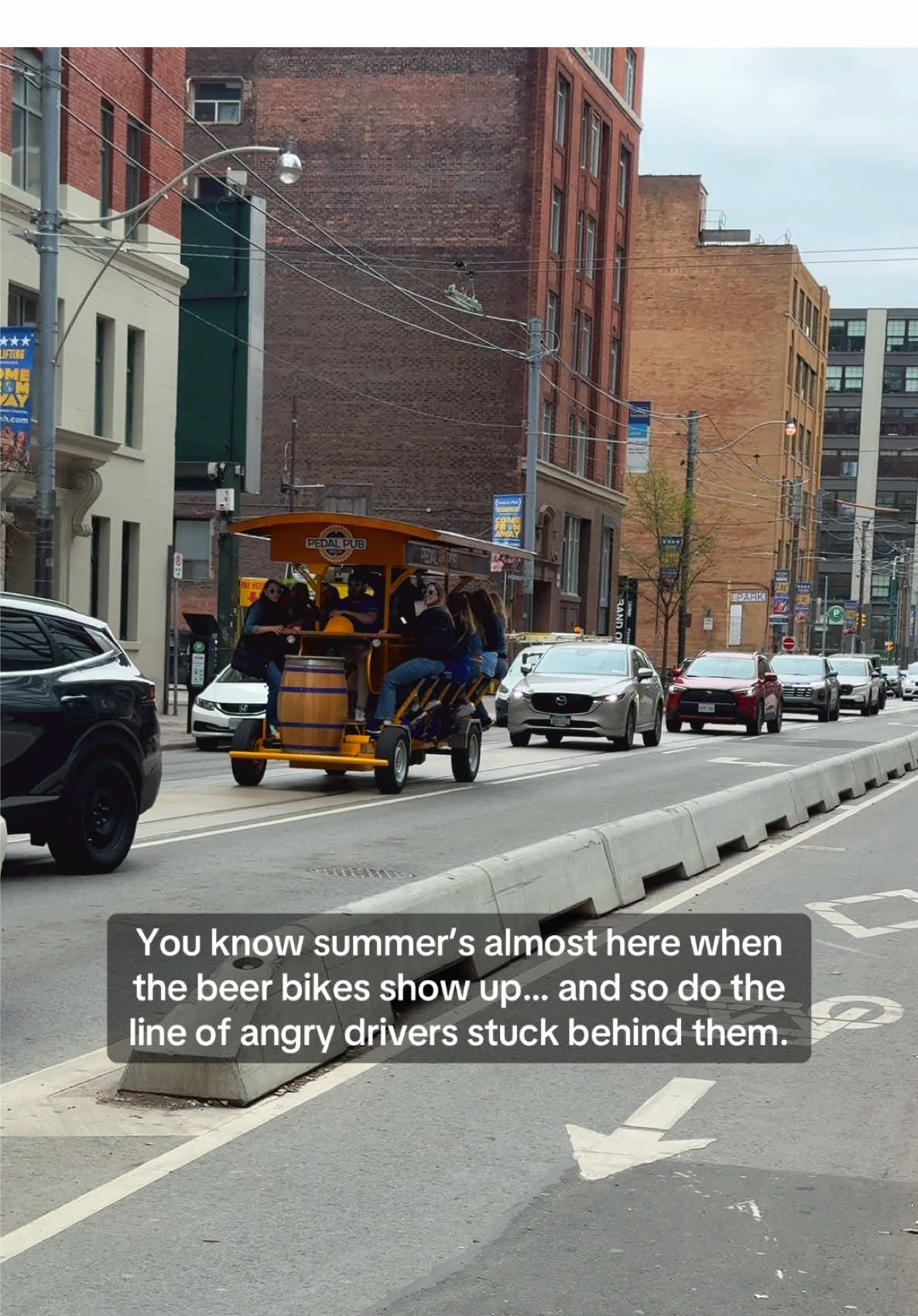 Oh and the non-stop “WOOOOO” 😭 #torontolife #pedalpubtoronto #torontotraffic #downtowntoronto #torontosummer 