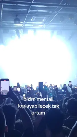 🤍 #dktt #dkttkonser #dolukadehiterstut #dolukadehiterstutmadem #ugurhanozay #ogulcanava #konser #madem #jollyjoker @Dolu Kadehi Ters Tut @Uğurhan Özay @Mo Ava 