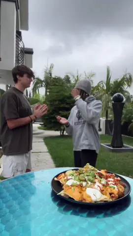 That’s why it’s called finger food @Korie Mckennedy 