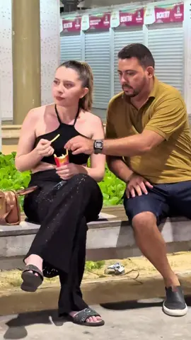 Será que ela gostou? Kkk #humor #pegadinha 