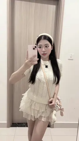 Anh yêu thật hay thương hại e vậy 😀