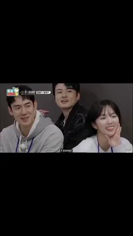 quiero que venga alguien quien  sea ,  fans o no de los actores ,de la pareja o de la  serie ,  y me diga que,  .si. estas  dos personas , no están enamoradas  fuera de cámara !!!, no hay una sola mirada de amigos  o compañeros aquí , solo hay  mirada de un hombre y una mujer que se gustan intensamente ❤️ #yooyeonseok #yoochae #Argan #grandhyat #Argan #grandhyat #chaesoobin #sajucouple #whenthephonering 