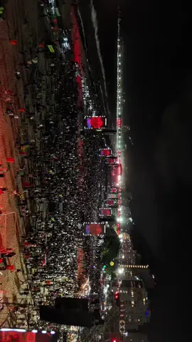 A minutos de que inicie el show de @ladygaga así se ve desde arriba Copacabana Gagacabana  IMPRESIONANTE 🤯🤯🤯🤯 #ladygaga  #riodejaneiro  #todomundonorio 