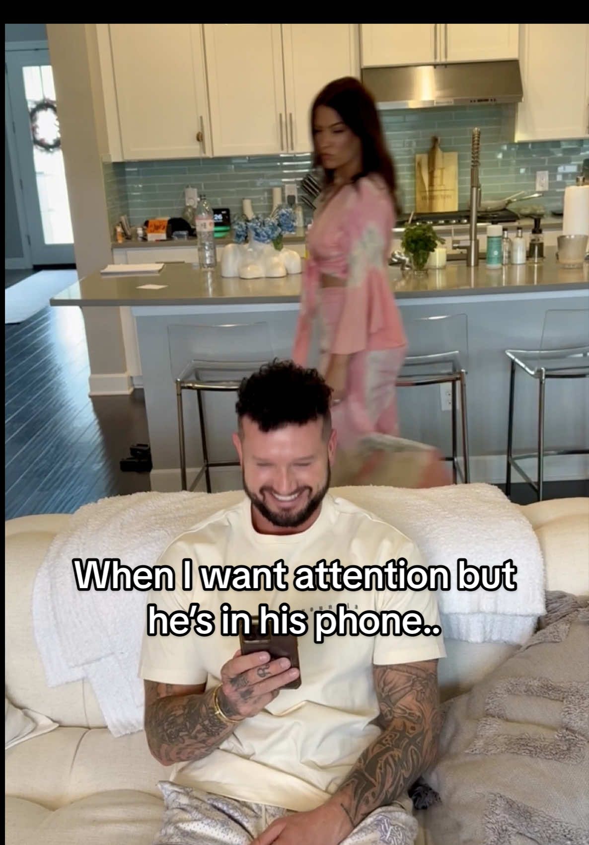 I need attention!!!🤳😂🙈 #phone #couple #trend #fyp #attention 