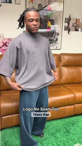 GAP LOGO TEE 👀