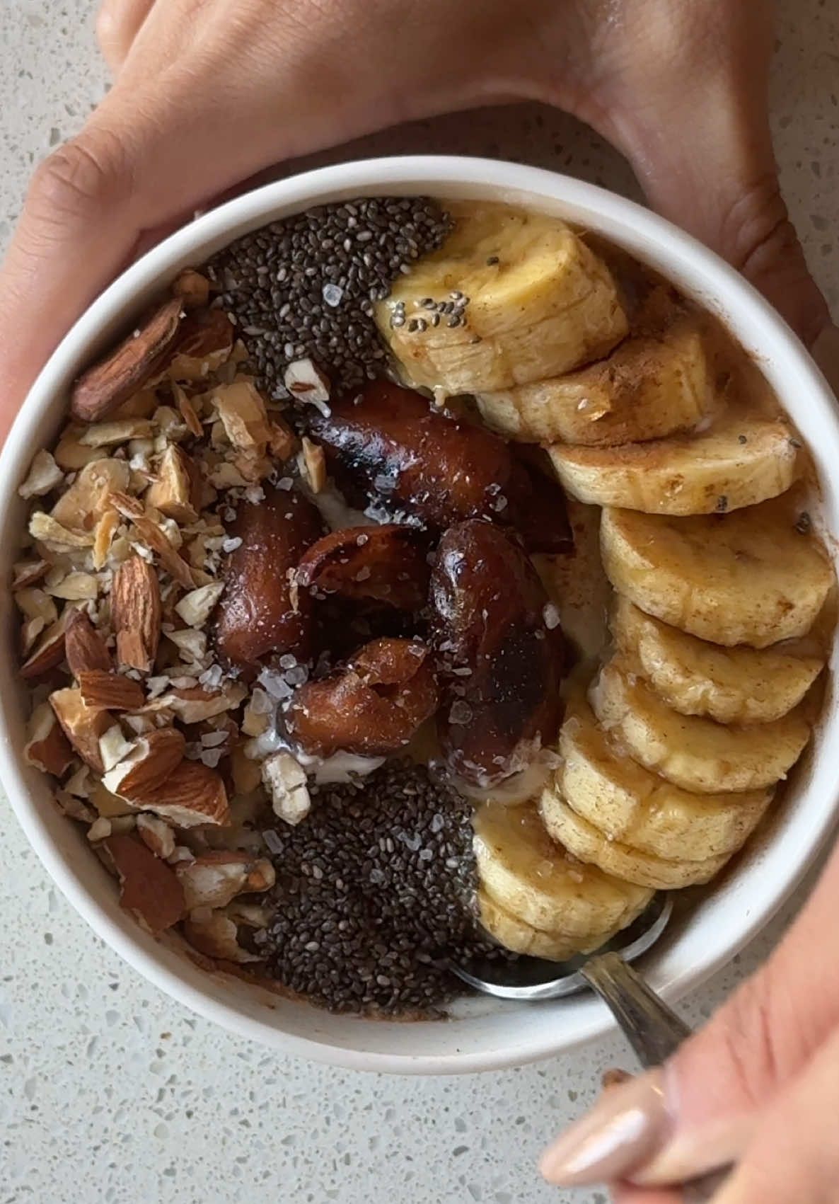 Yogurt bowl with sautéed dates, bananas, almonds, & chia seeds. Topped with honey, cinnamon, & sea salt Inspired by @bowlsbyben  #yogurtbowl #dates #banana #chiaseeds #snack 