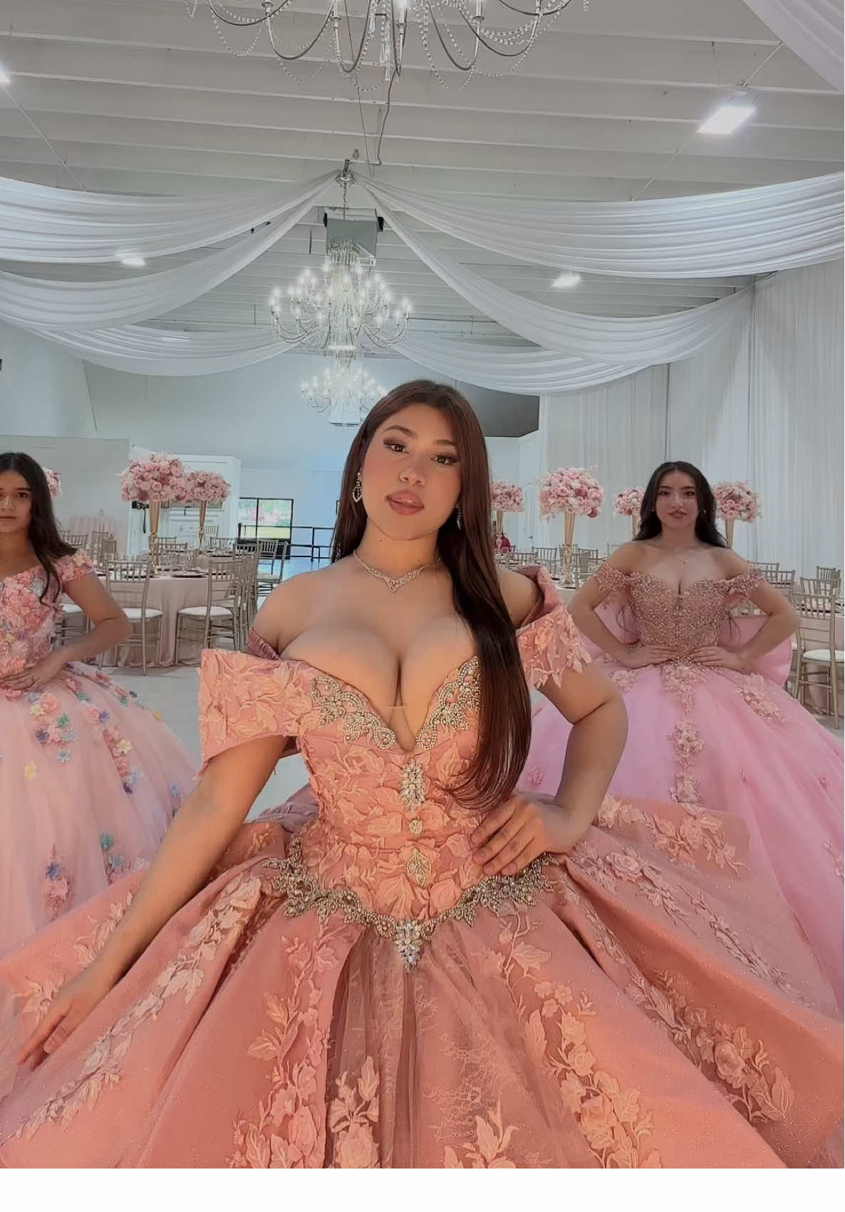 Ladies in pink💗🎀@Paris👸! @Fabi @Luciana💗 #quinceañera #quince #pinkdress #parati #dress #15años #fyp 