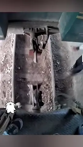 Dia mengira bisa menghentikan kereta dengan tangan kosong. #fyp #foryou #foryoupage #train #trains #funny #funnyvideos #funnyvideo #funnymoments #funnytiktok #antonioarsy 