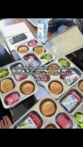 inget makan 🤪 #katakatahariini #gasukaskip📵 #xyzbca #storywa #katakata #justkonten #mbg #makanbergizigratis #fotolive #beranda #😝😝😝 #sindiran #makangratis 