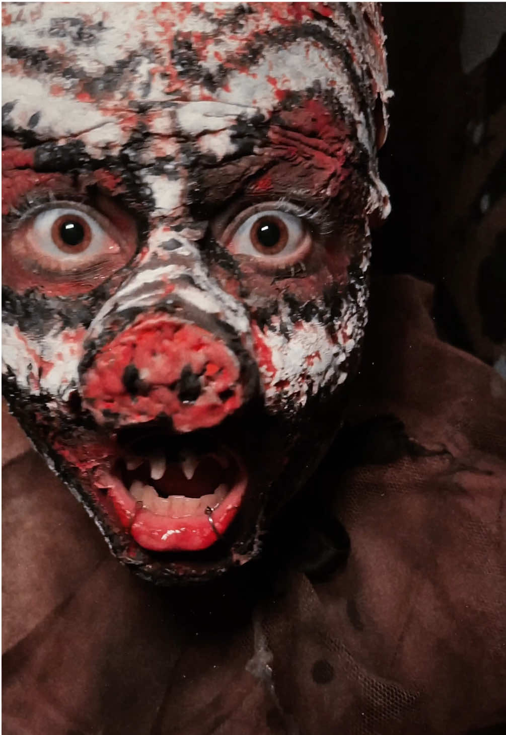 🐽 + 🤡 = ??? #spookers #scareactor #hauntedattraction #makeupsfx #creepy #pig #clown #piggy #clownpig #horrorattraction #horroraddict 