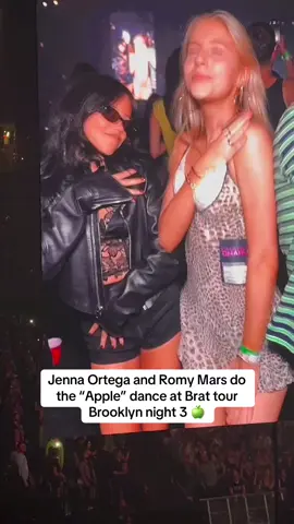#JennaOrtega and #RomyMars get chosen as the “Apple” girls at @Charli XCX’s #BRATtour Brooklyn night 3 🔥  #livemusic #concert #nyc #performance #appledance 
