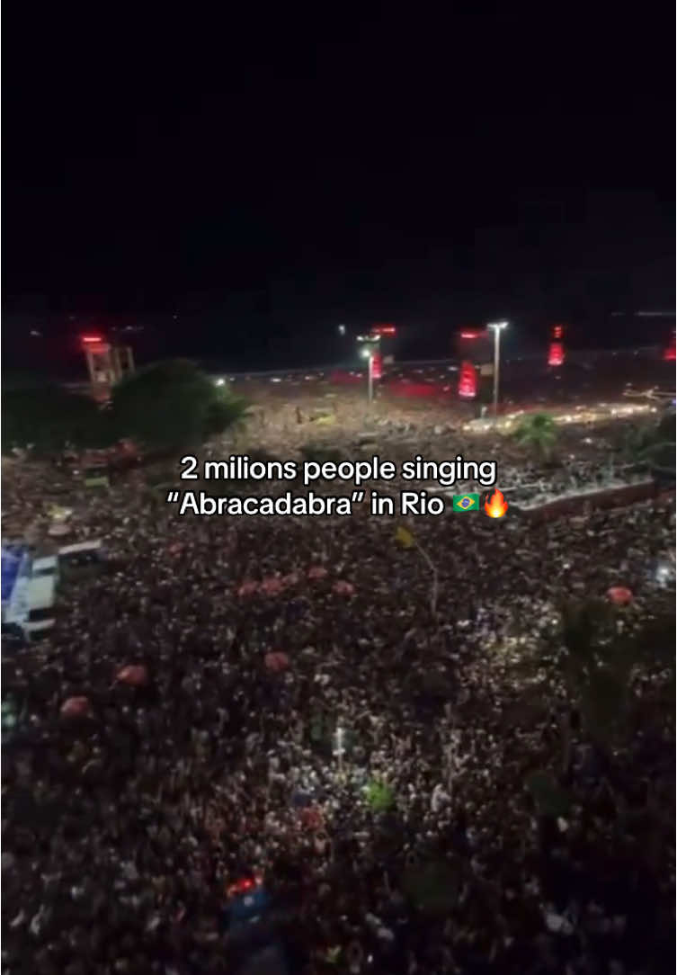 You’re making history tonight @ladygaga 🥹👑 #ladygaga #littlemonsters #abracadabra #ladygagafan #ladygagavideos #mayhem #mayhemnapraia #copacabanabeach #riodejaneiro #latina #brazil🇧🇷 #fyp #perte #parati 