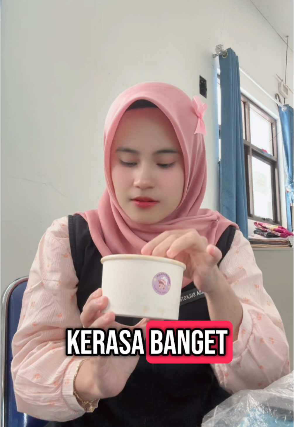 Masih banyak jajanan yg lain tapi katanya ini bestseller 🤭 . . #smkbisahebat #gurubk #bazar #pkwu 