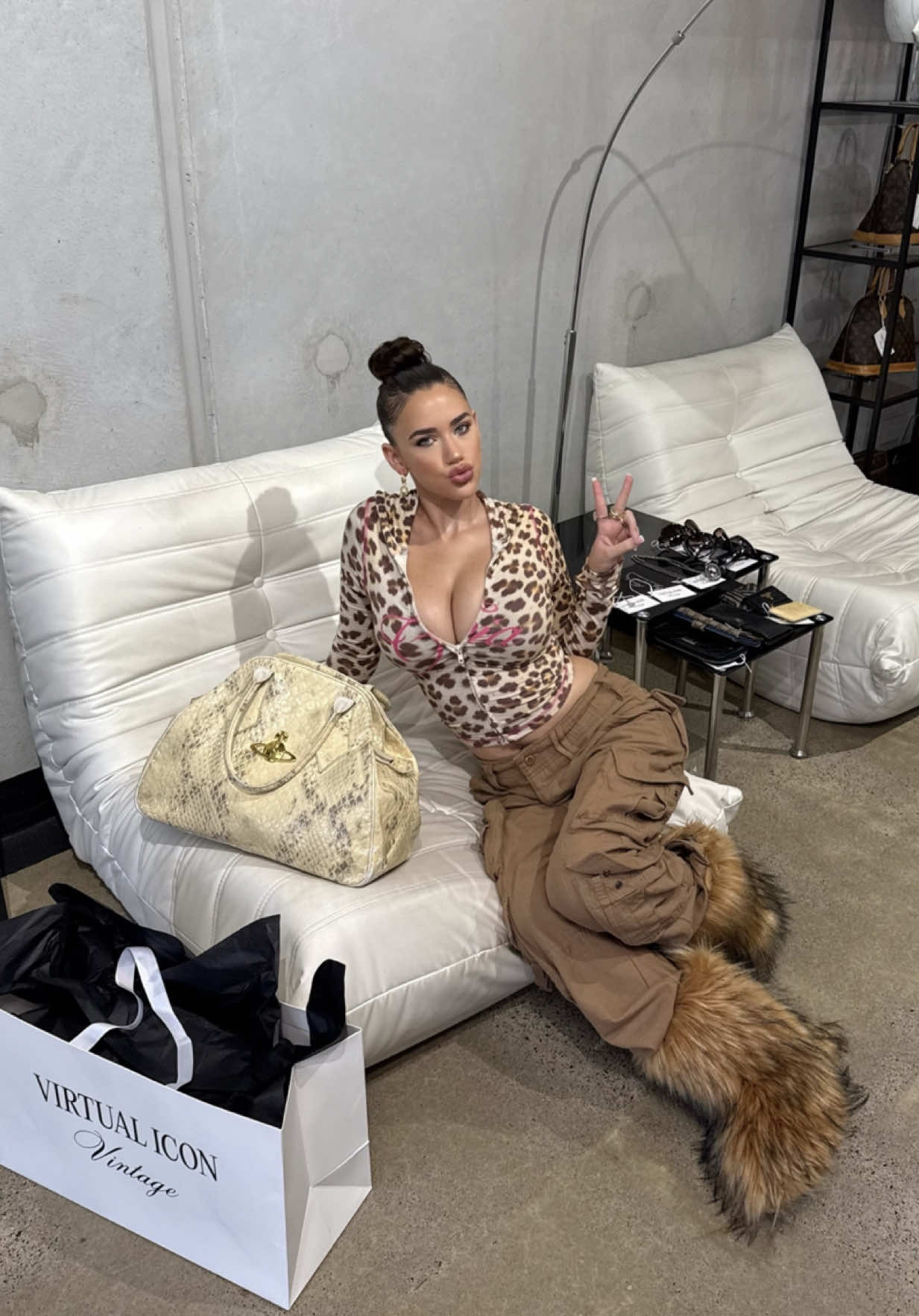 She’s perfect, I’m obsessed @VIRTUAL ICON VINTAGE #fyp #Vlog #ditl #dayinmylife 