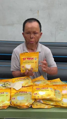 500 cái khẩu trang 5D Bông Sen Vàng