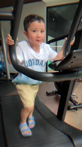 Ayo latihan buat Next Marathon Papa !!!!  Ajja aja udah latihannnnn 😎