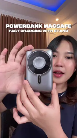 Bisa bisanya powerbank magnetic wireless 10.000mAh ini ngga cuma bisa charge hp aja, tapi bisa charge smartwatch dan airpods juga. Dan udah fast charging lagi😩❤️ harus punya si kalian LENYES POWERBANK PW100GD ini!!! #powerbank #powerbankfastcharging #powerbankmagsafe #lenyespowerbank #cuantanpabatas 