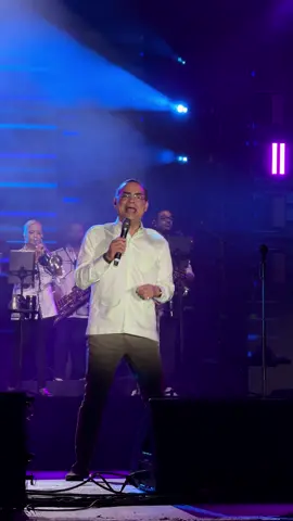 ¡La salsa se hizo sentir en el Festival de la Leyenda Vallenata! 🎶🔥 Gilberto Santa Rosa puso a bailar a Valledupar con su carisma, sabor y clásicos inolvidables 💃🏽🕺🏽 Una noche mágica donde la salsa y el vallenato se unieron en una misma fiesta de música y tradición 🎺🎤 #GilbertoSantaRosa #FestivalVallenato2025 #LaLeyendaVive #ValleduparEnFiesta #Tuboleta25años