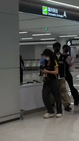 这个世界上没有正义，连人心都是向左倾斜的。 