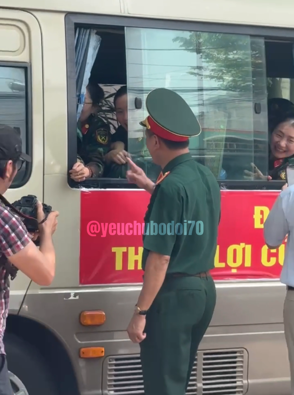 Những âm thanh bạn sẽ nghe khi đứng cùng Tư lệnh Quân khu 7.😂 #nguyentruongthang #tulenhquankhu7 #quankhu7 #quandoinhandanvietnam 