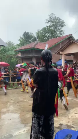 panas hujan bukan jadi penghalang #fypシ゚ #kesenianjawa #sekar_turonggo_budoyo #videoviral #berandafypシ #jaranantiktok 