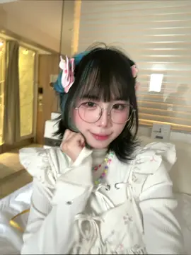 Em chỉ là đứa con nít nít 