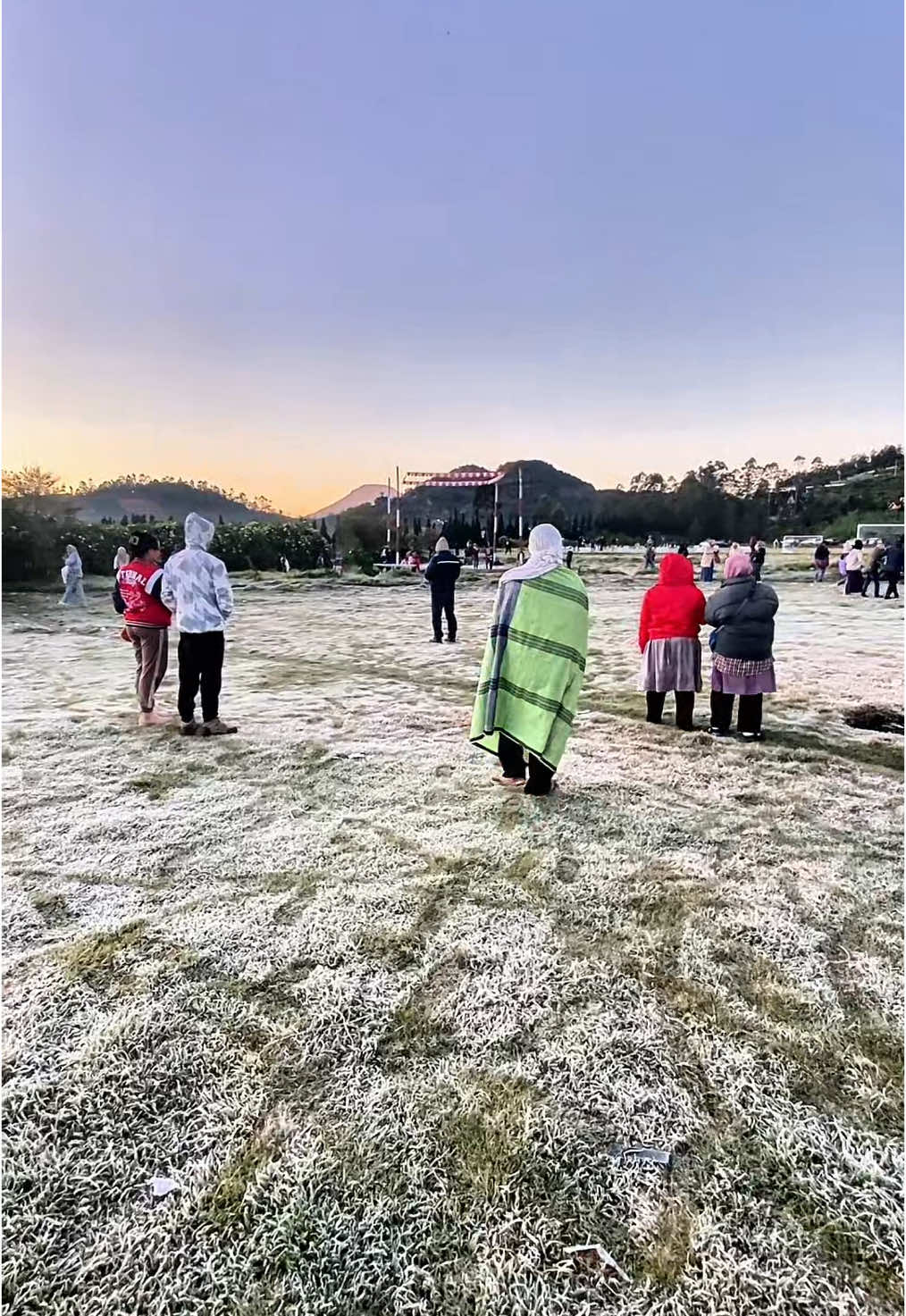 POV : Main salju ke DIENG.. cari vila dieng dekat titik beku cek @dieng_excited  . . . . #dieng #diengplateau #wisatadieng #fyp #fypviral #bahanswmu #videomentahan #embunupas #salju #xyzabc 