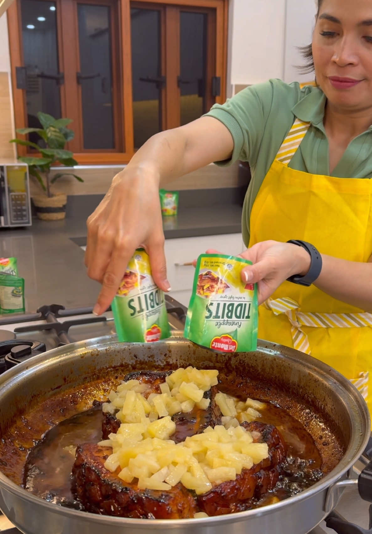 Surprising Yuan with this easy and healthier version of Pork Hamonado using Del Monte Pineapple Tidbits. Talagang ok na ‘to. Try nyo rin! Visit kitchenomics.com to find more pineapple recipes! @Del Monte Philippines @Del Monte Kitchenomics Recipes 