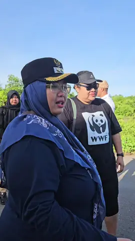 Fauzun Nihayah bersama, TNI, PERSIKINDO, WWF, Dinas Lingkungan Hidup dan Fatayat NU, melakukan #grebek #sampah  #fyppppppppppppppppppppppp 