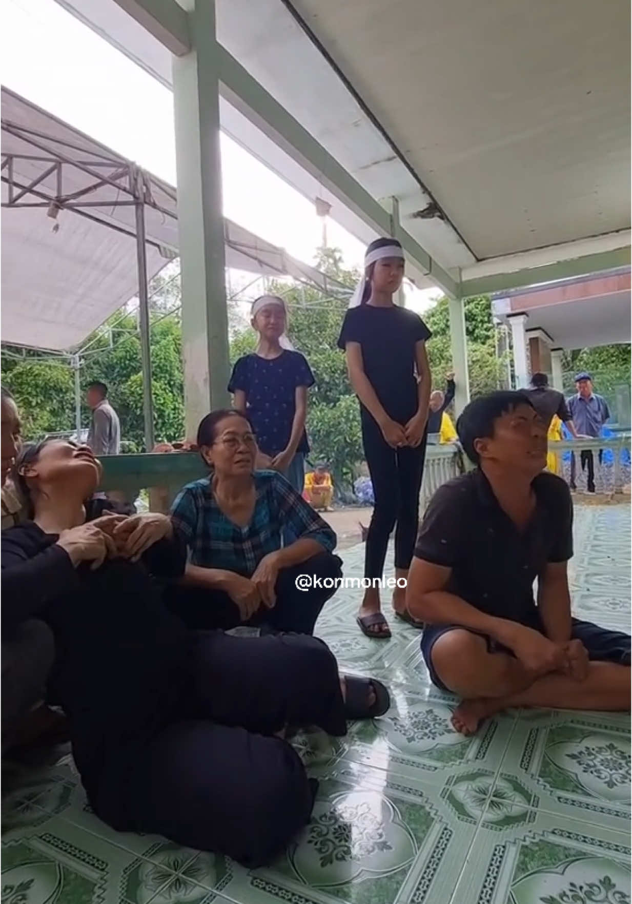 Người cha ở Vĩnh Long khóc trong tang lễ con gái bé Bảo Trân. #vinhlong 