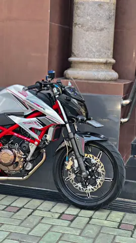 Gaperlu ganteng yang penting bersih 😊😂 #CapCut #aprilliakingdom #apikgonmu #honda #cb150r #cb150rmodifikasi #fyp #gamaufyp #cb150rkedirisquad #cb150rstreetfire #cb150rfamilia 