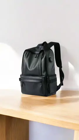 TAS KEREN YANG BIKIN LU TAMBAH KEREN Tas Ransel Kulit dengan desain eksklusif dari Nauril. Menggunakan bahan kulit PU industri premium serta aksesoris berkualitas terbaik dari merek YKK. Tas ini merupakan varian terbaru dari pengembangan produk sebelumnya yang sukses di pasaran. Dibuat secara profesional di skala industri, bukan produk rumahan atau konveksi, sehingga menjamin kualitas dan ketahanannya. Spesifikasi Produk: Bahan: Kulit PU Ukuran: 44 cm x 31 cm x 12 cm Fitur: Banyak ruang penyimpanan Saku di sisi kanan dan kiri tas Tiga ruang utama Kompartemen besar untuk laptop hingga ukuran 15 inci Dua kantong tambahan di bagian depan (atas dan bawah) Jahitan rapi, bahan kuat dan tahan lama Tas ini sangat cocok digunakan untuk sekolah, kuliah, kerja, atau bepergian. Bagian punggung dirancang senyaman mungkin untuk kenyamanan maksimal saat digunakan. Setiap produk diperiksa dengan teliti untuk memastikan kerapihan dan kebersihan sebelum dikirim ke pelanggan. #tas #tasmurah #taspria #taswanita #promoguncang55 