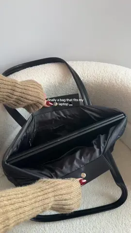 Replying to @c: yes! My 14 inch laptop really fits inside this puffer tote bag 👜✨ #pufferbag #bagrecos #totebag #shoulderbag #officebag #collegebag #womensbag