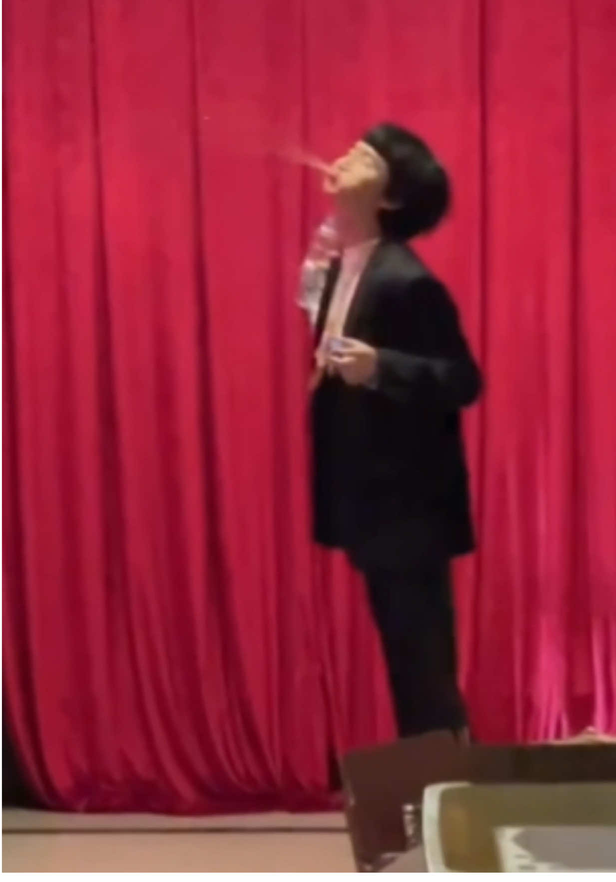 Hem được cười nhé!!! Hem nhé. 🤣🤣🤣😆😆😆😆😀😀😀😀😆😆😆😆#yuyuhan_🤴💙👑 #yuyuhan_余宇涵💞 #duvuham_yuyuhan_余宇函 #yuyuhan #yyh #余宇涵 #solo #ninhmongsa_ngunhi_🦈 #lophocsieuvietvohan #🌙✨ #⭐️ 