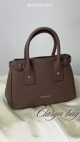 Meet the #Clarynbag — where elegance meets simplicity. Classy in every detail, ready to elevate your every look.🤍  #ClarynBag #Fyp #Taswanita #Tasselempang #Tas #Bags #Handbag #Style #OOTD #PromoGuncang55 