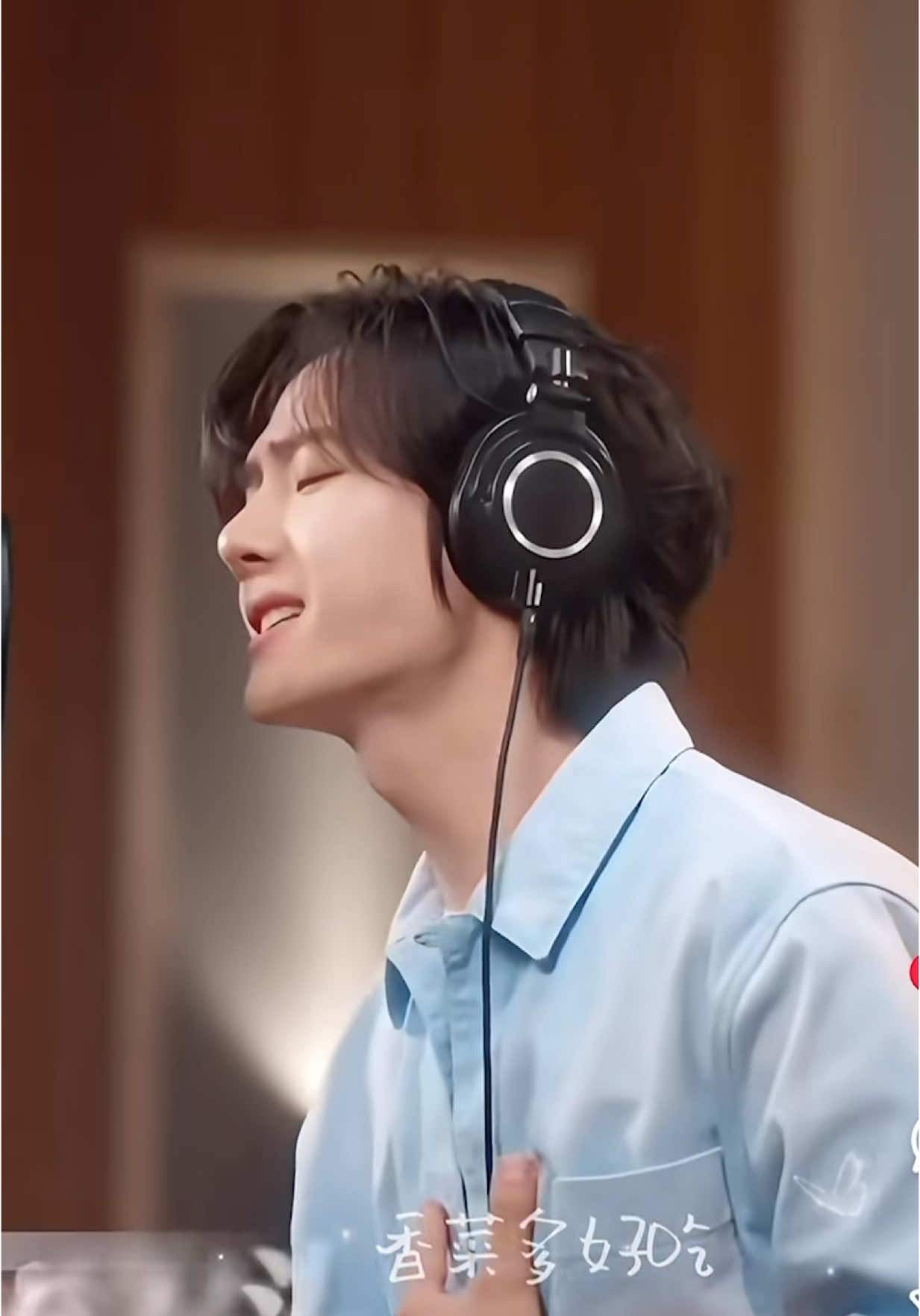 CUT VƯƠNG NHẤT BÁC THỂ HIỆN CA KHÚC CHỦ ĐỀ CHƯƠNG TRÌNH ĐẶC BIỆT NGÀY THANH NIÊN TQ《THANH XUÂN THAM LỘ GIẢ》 Nghe bài hát này, trong đầu chỉ hiện ra chính là những hình ảnh của anh ấy. #yibo #wangyibo王一博 #王一博 #fyp #💚 