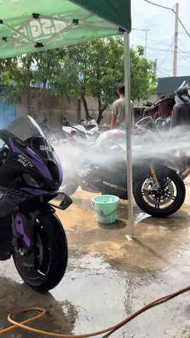 Quick wash #cambodia #v4sp #m1000rr #foryoupage #fypシ゚viralシ #viral 