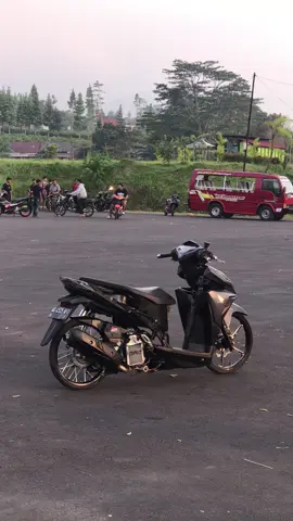 kok malah apik trondol #vario125 #varioledold #variomodifikasi #ring17style #foryou #fyp 