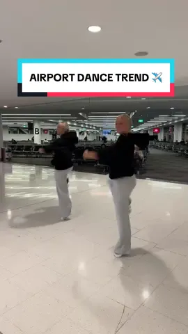 We had to jump on this iconic airport trend @Blake Mcgrath ✈️🤪🤪 #airportdance #aiporttrend #blakemcgrath 