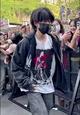 04.05.2025 Bé Heng đi quay ngoại cảnh xong về công ty rồi đây 💜 #jonathan #trandichhang #chenyiheng #陈奕恒 #f4tfgiatoc #lau18 #xuhuongtiktok 