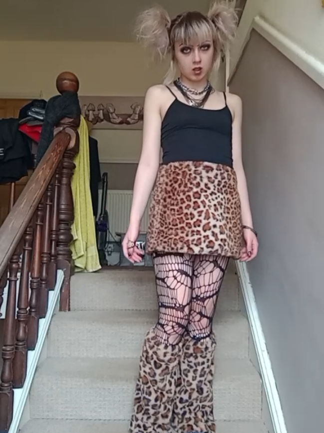 #OOTD #punk #punkgirl #punkgrrrl #psychobilly #psychobillygirl #cavegirl #cavewoman #leopardprint #gothgirl 