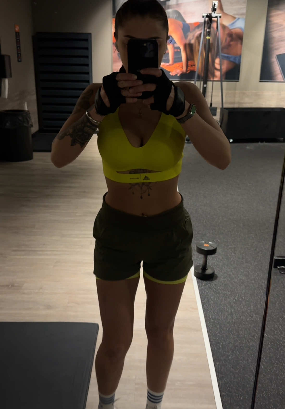 У меня вся жизнь, из крайности в крайности. Так и со спортом. Или всё или ничего.Когда начинаю  ходить на спорт, сразу бросаю алкоголь, слежу за питанием и сном, хожу норму шагов каждый день. Стоит мне немного разлениться, всё идет кувырком. #началоположено #спорт #русскиевберлине🇷🇺🇩🇪💪❤️ 