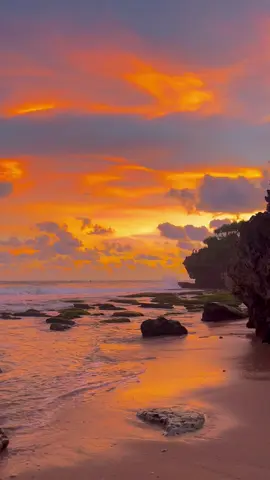 Bahwa yg indah tidak perlu datang lebih awal 🌅 #fypage #sunrise #pantaivibes #gunungkidul #beachvibes #fyppppppppppppppppppppppp 