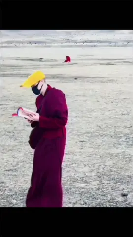 亚青寺的云很低,低到能听见自己的心跳与百万颂经声共振。镜头里的笑容藏着个秘密:原来真正的风景,是当脚步慢下来,与内心的自己久别重逢。 #亚青寺 #记录真实生活  #善语结善缘恶言伤人心 