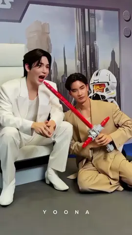 Otak tee tahun ke tahun cuma mikirin newwiee makan 🍌 Mulu njir 🫵🏻😭😭😭😭😭 . . @TAYTAWAN @Newwiee  #legostarwars #taynew #newwiee #newwieethitipoom #tay #taytawan #taytawanvihokratana #taytawan_v #polca #polcataynew #yaisan #polcasan 