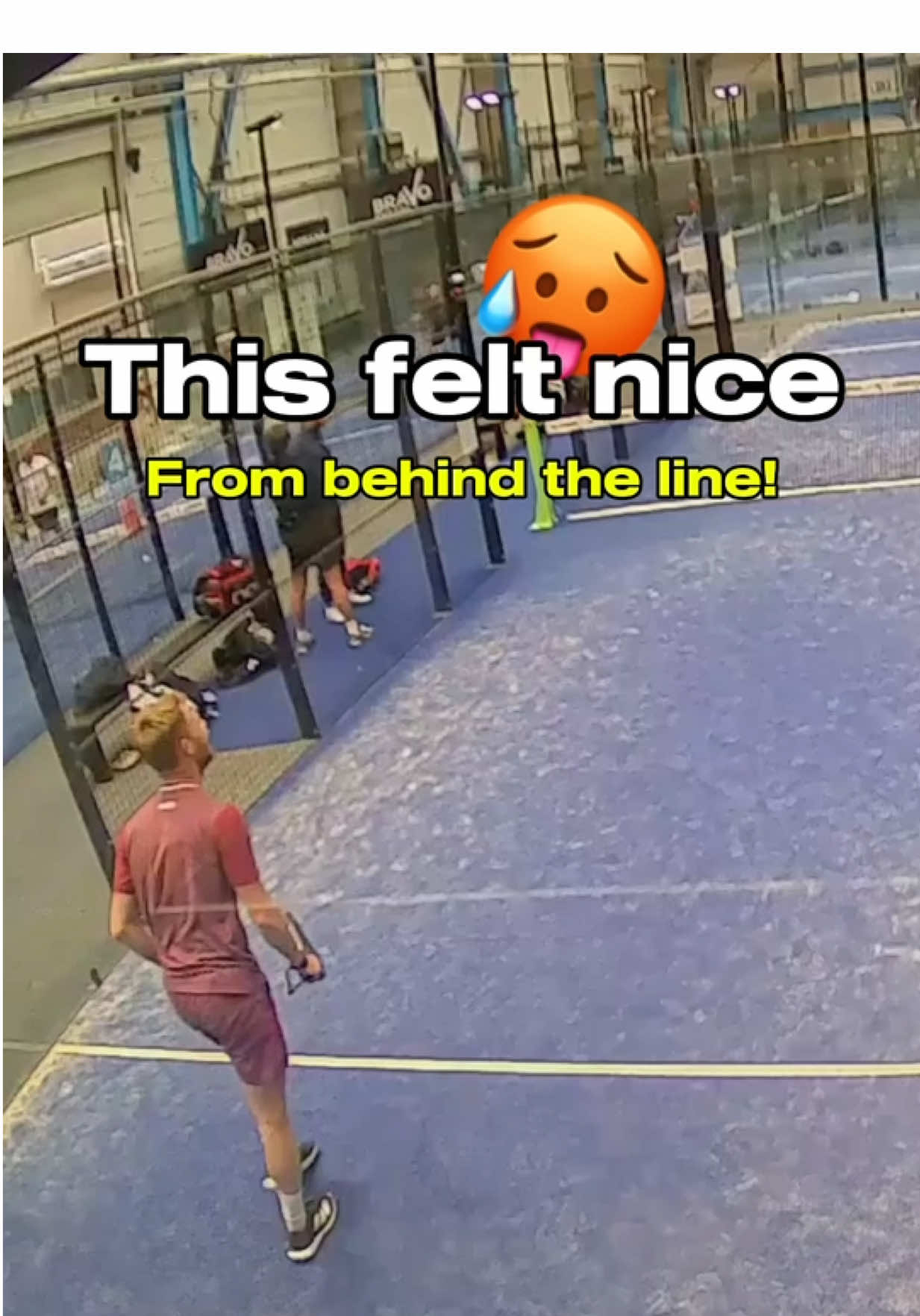 With a top heavy racket you can create more spin and power on the smash. This kicksmash felt so good😍 Racket: Siux Fenix Pro 5 Black from @leo_augsburger #padel #padelvideos #training 