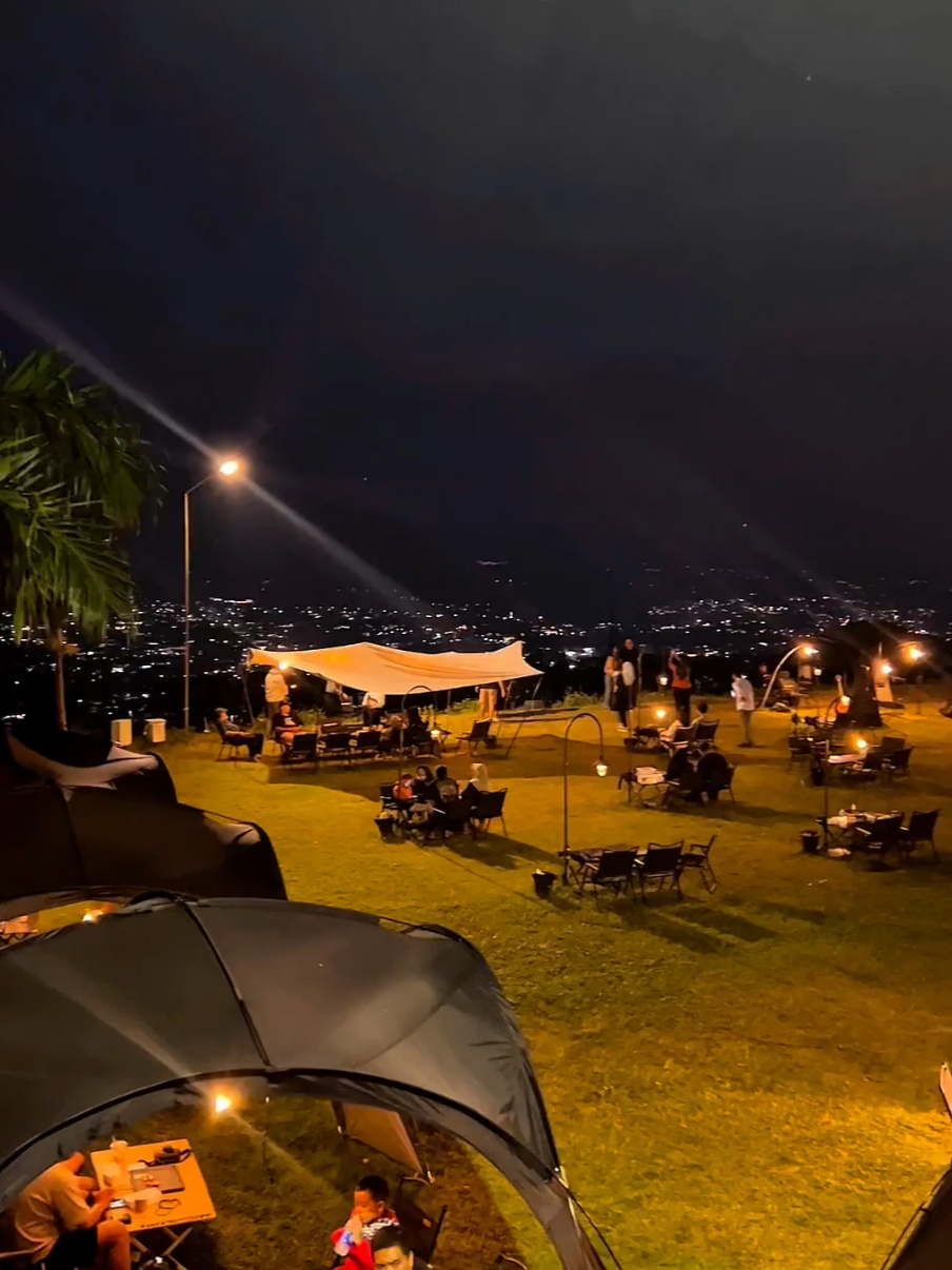 hidden gem Kota Batu yang viewnya cakep, wajib mampirr. #cafebatu #wisatabatu #wisatamalang #wisatajawatimur #cafemalang #tempatnongkrongbatu #fy #fyp  || cafe batu || wisata batu || hidden gem batu || thana nature eatery || thana cafe 