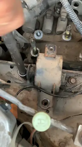 Engine mountain broken #😨 #fypシ゚viral #machaniclife🧑‍🔧🔧🔧💯👌 #pageforyou #trickshot #tipoftheday 